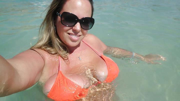 25P BUSTY MILF 