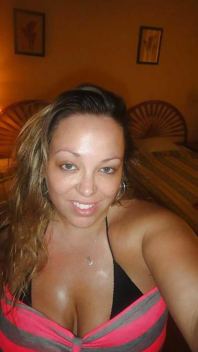 25P BUSTY MILF 