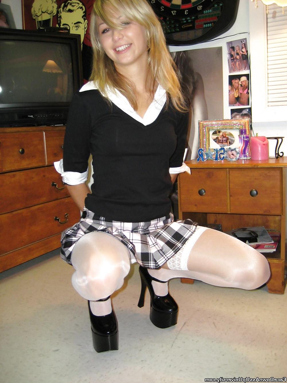 25P Polish teen Kasia in pantyhose