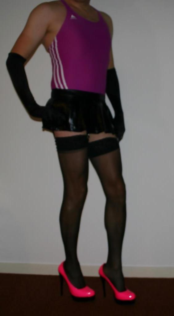 6P Hmmm love to crossdress in spandex, lycra and swimsuit