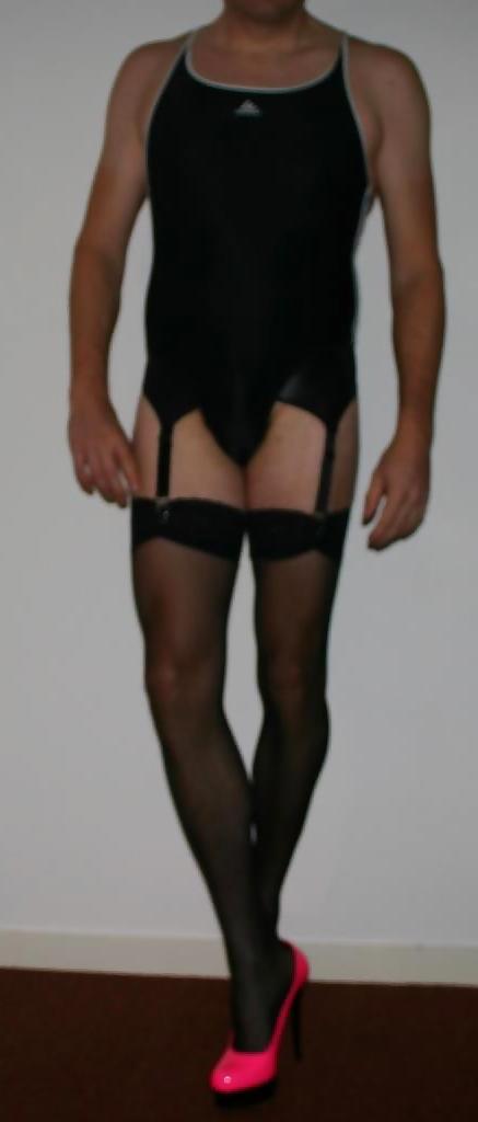 6P Hmmm love to crossdress in spandex, lycra and swimsuit