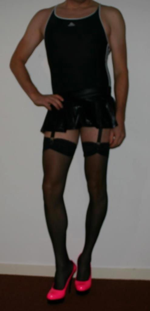 6P Hmmm love to crossdress in spandex, lycra and swimsuit