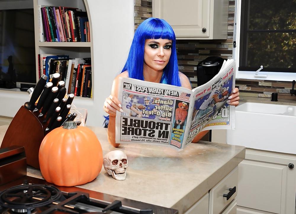 25P Carmen Electra Halloween outfit 2014 