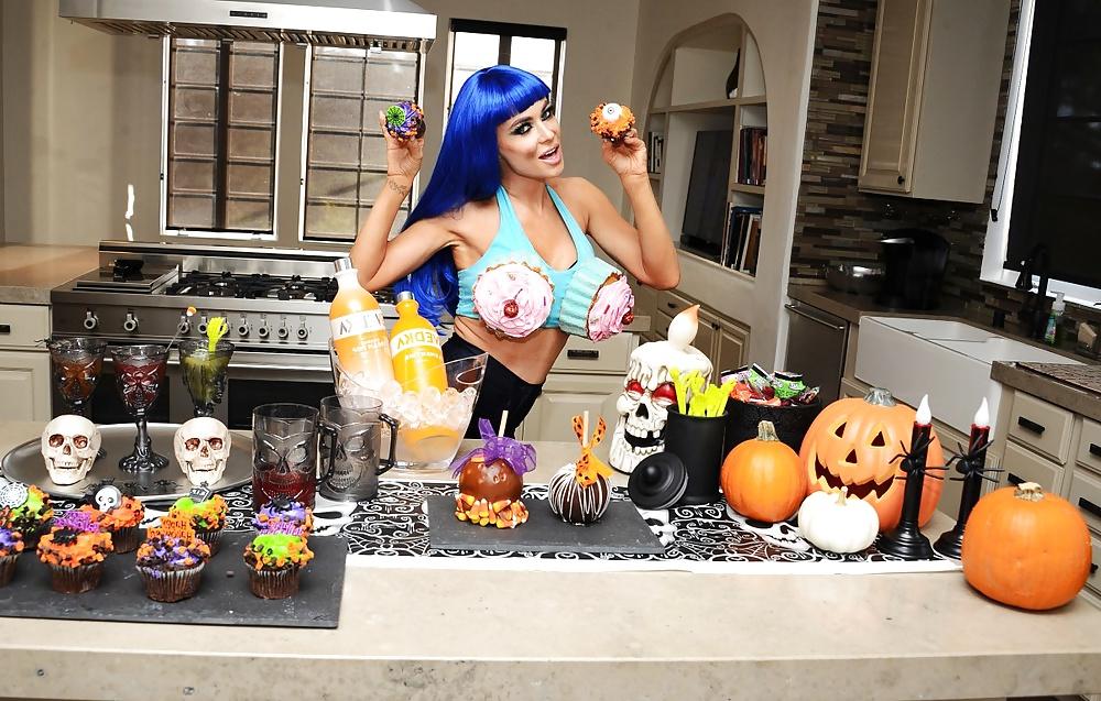 25P Carmen Electra Halloween outfit 2014 