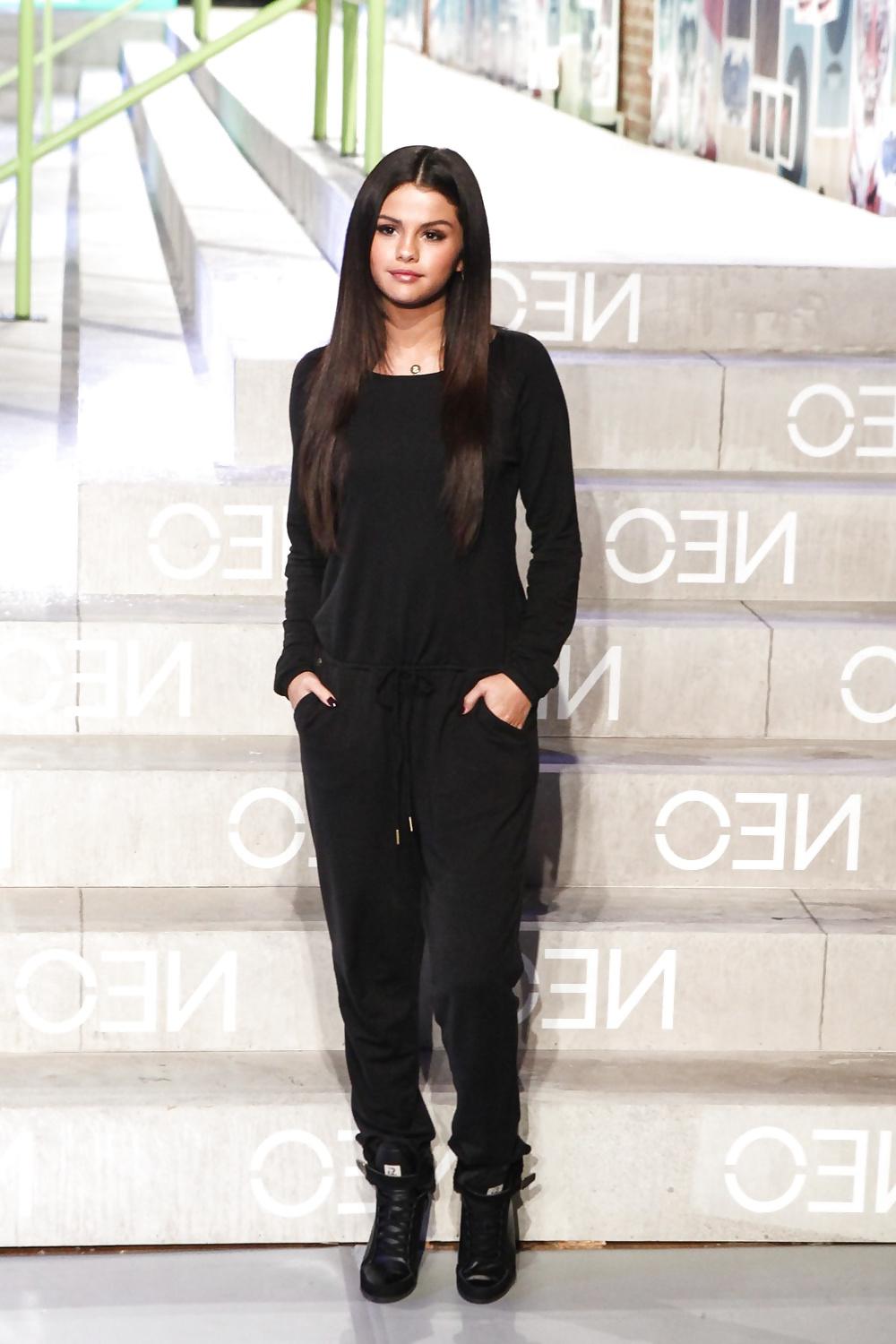16P Selena Gomez - Damn Tight Latin Slut to Fuck hard...