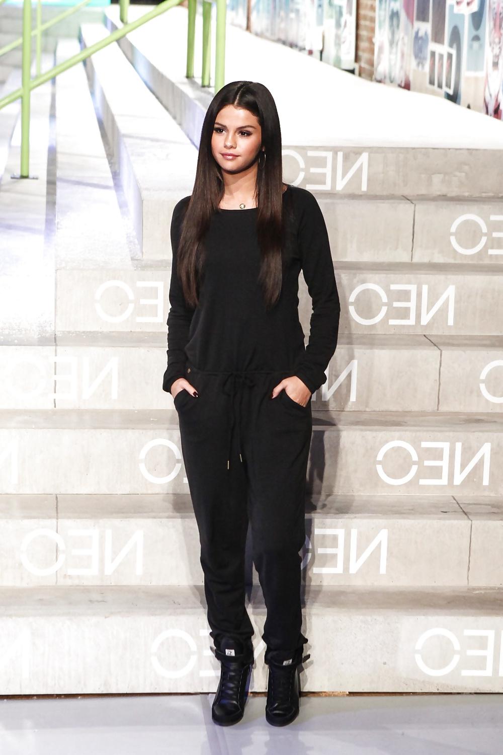 16P Selena Gomez - Damn Tight Latin Slut to Fuck hard...