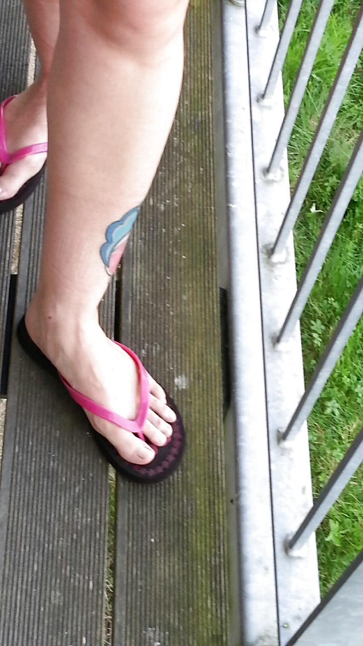15P French lover friend feet 02