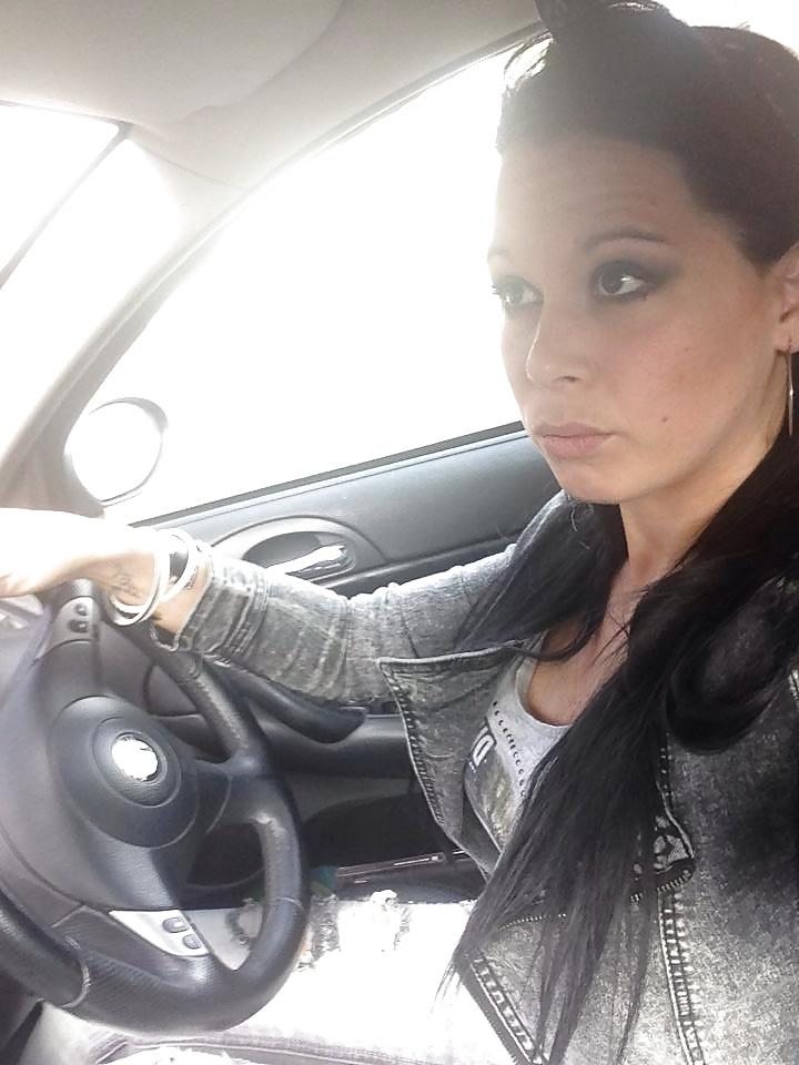 25P Typhanie une petite belge a demonter