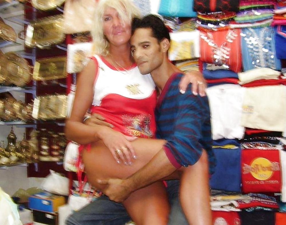 7P Striptease on the eastern market