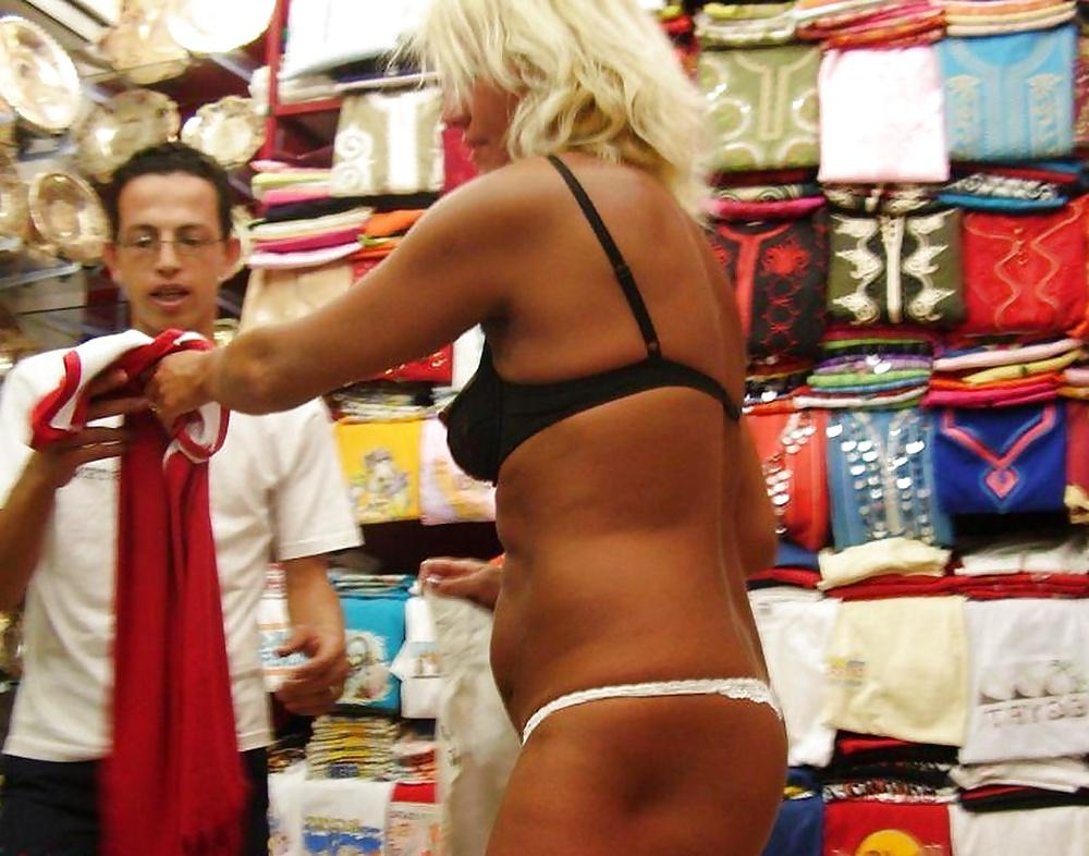 7P Striptease on the eastern market