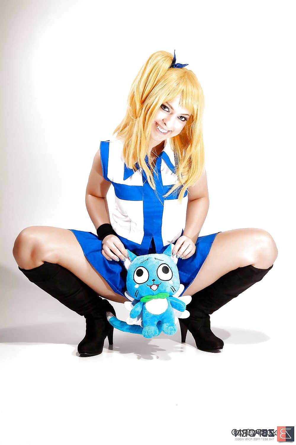 19P Lucy Heartfilia cosplay