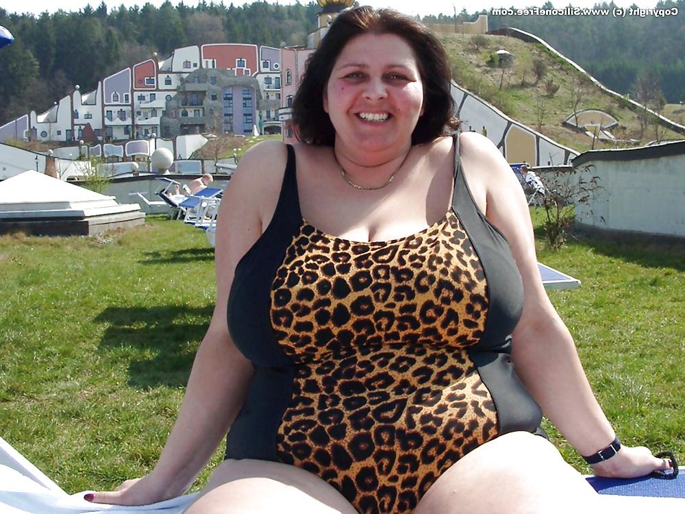 21P Mature Tits In Swimwear