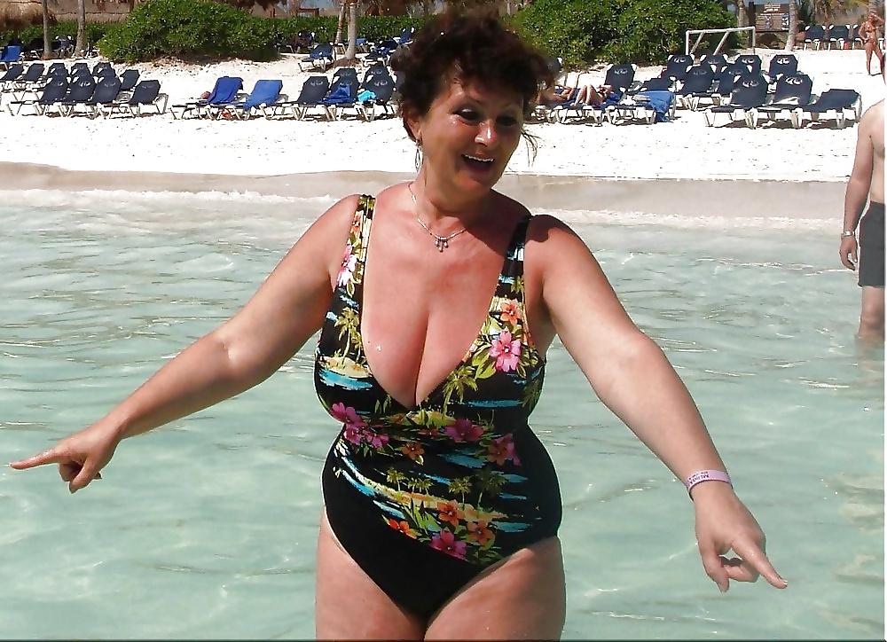 21P Mature Tits In Swimwear