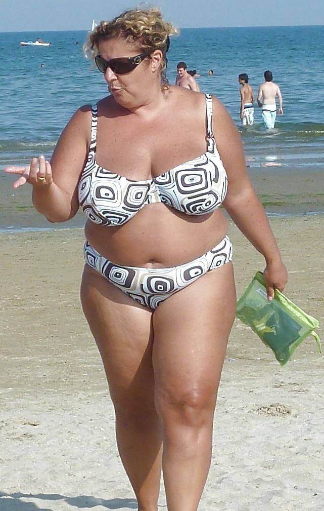 21P Mature Tits In Swimwear