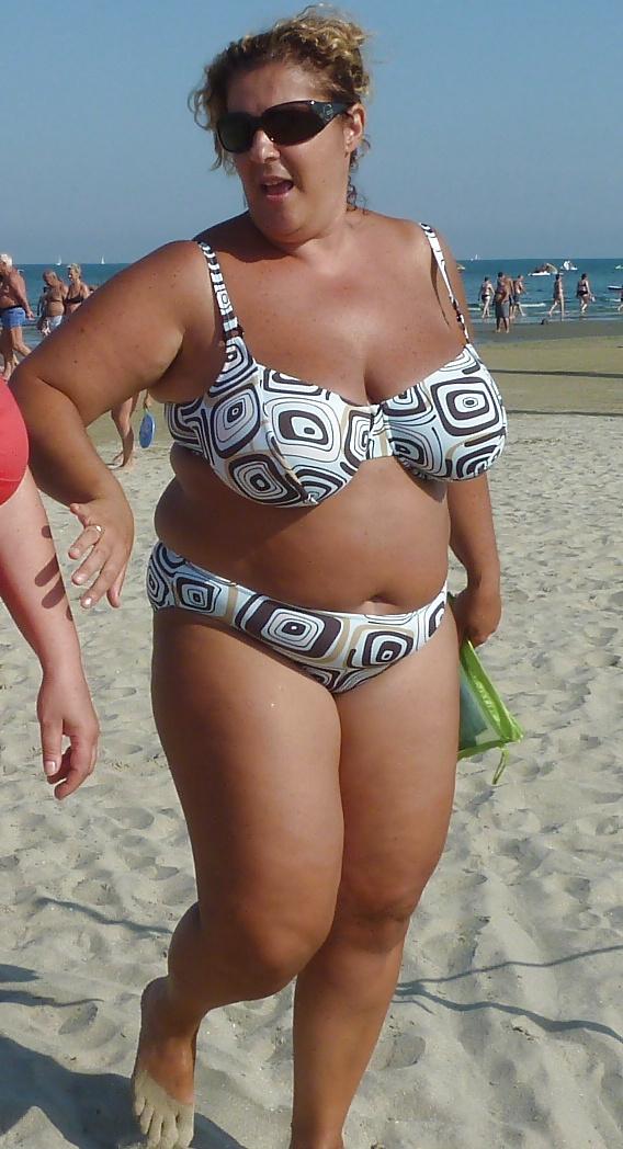 21P Mature Tits In Swimwear