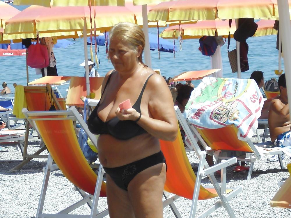 21P Mature Tits In Swimwear