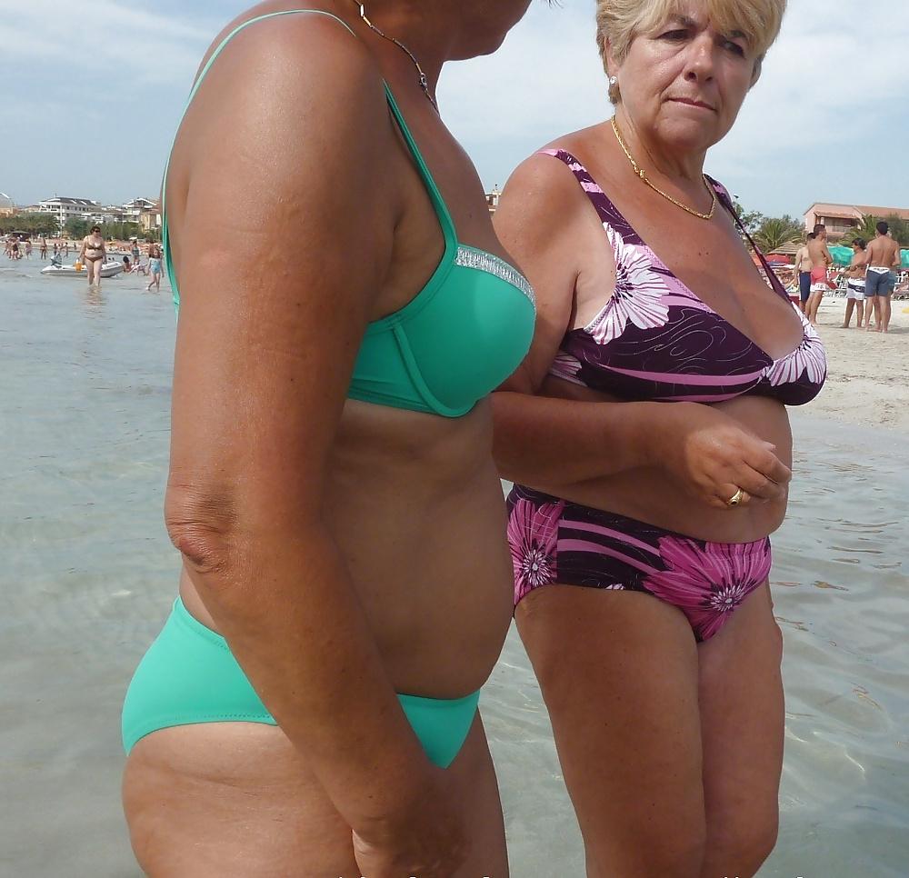 21P Mature Tits In Swimwear