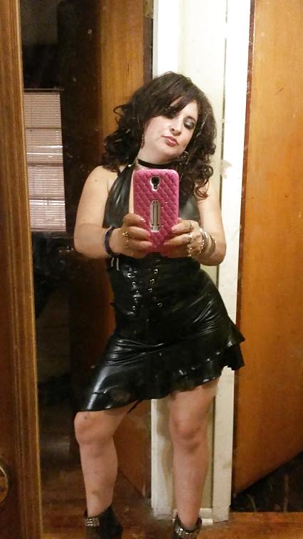 15P Latina milf with body