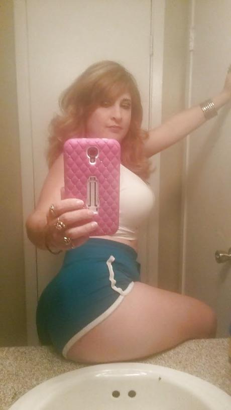 15P Latina milf with body
