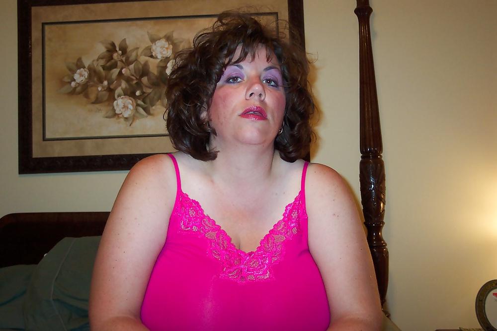 25P She Thinks She Is Too Fat