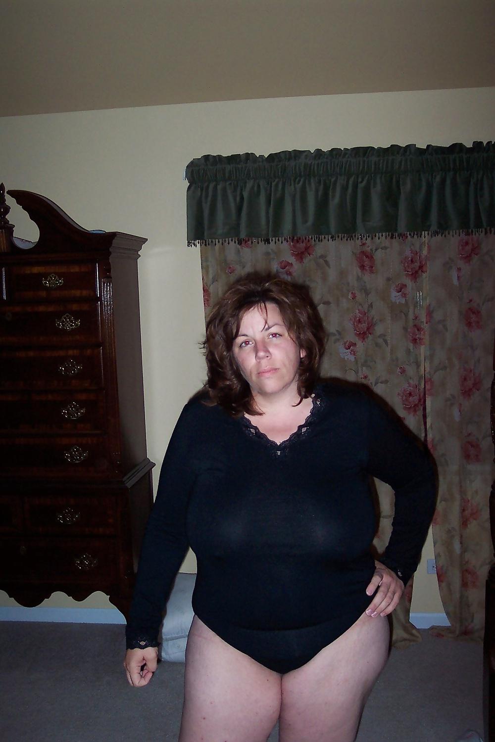 25P She Thinks She Is Too Fat