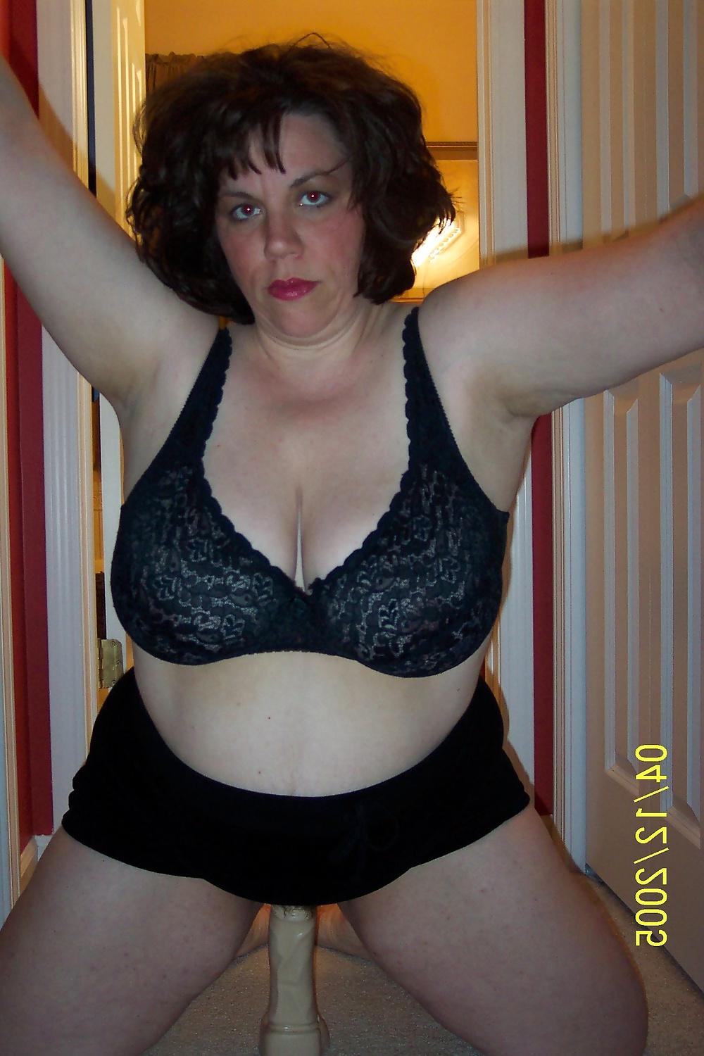 25P She Thinks She Is Too Fat