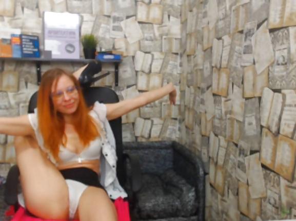 25P The Russian teacher Maria gives a sex lesson of the webcam