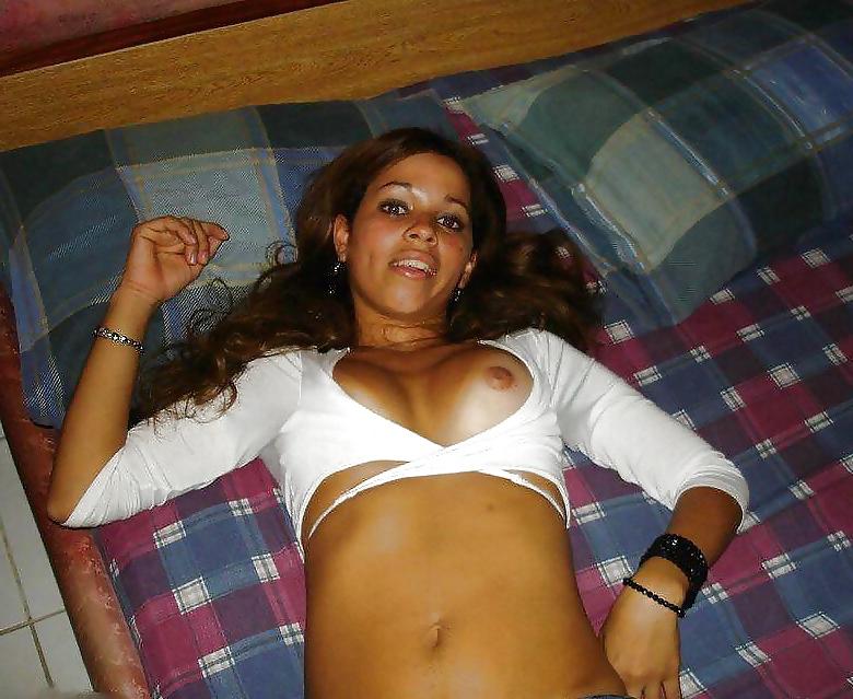 22P Nip Slip Little Tits
