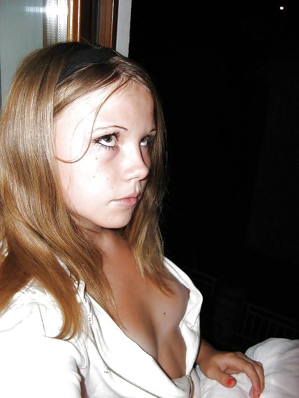 22P Nip Slip Little Tits