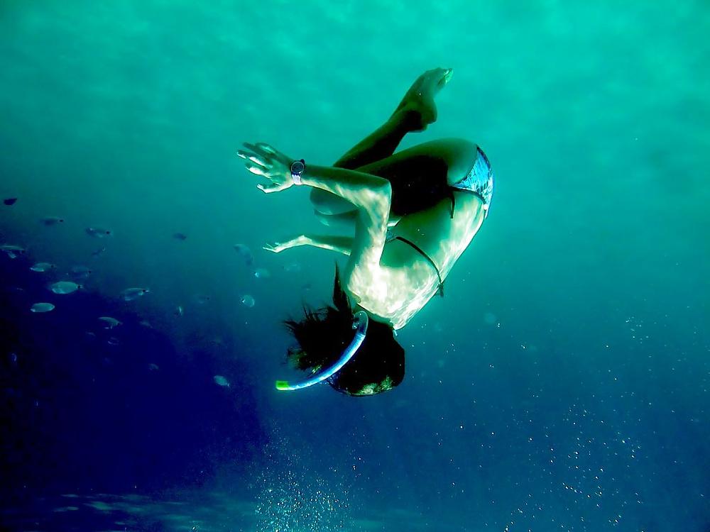 8P The little mermaid under the water 4