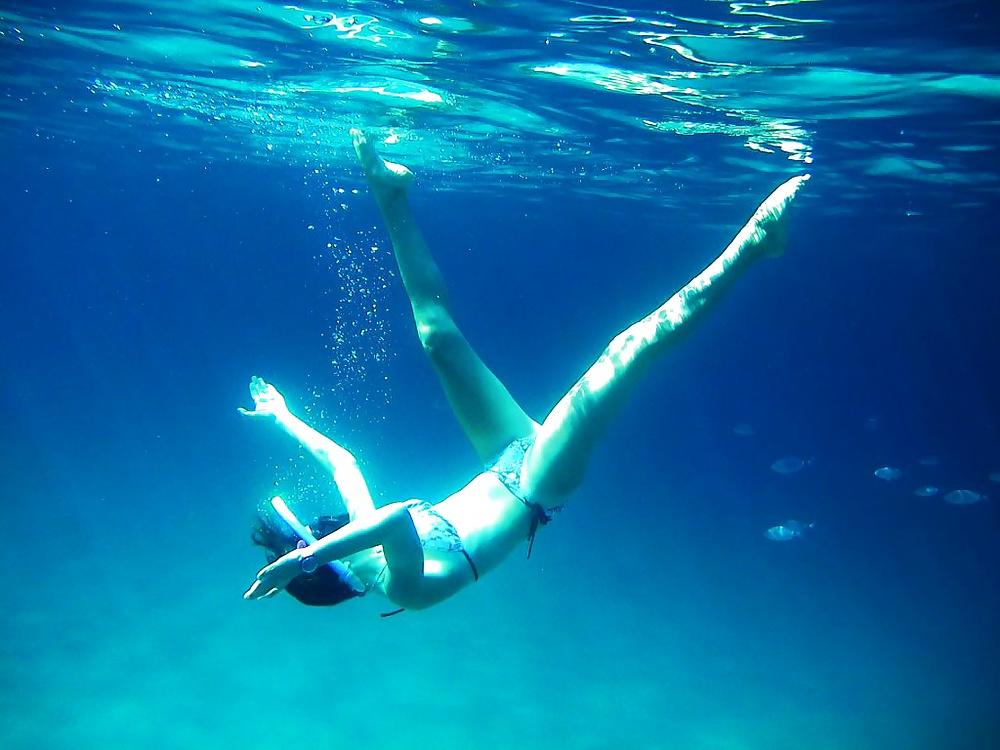8P The little mermaid under the water 4