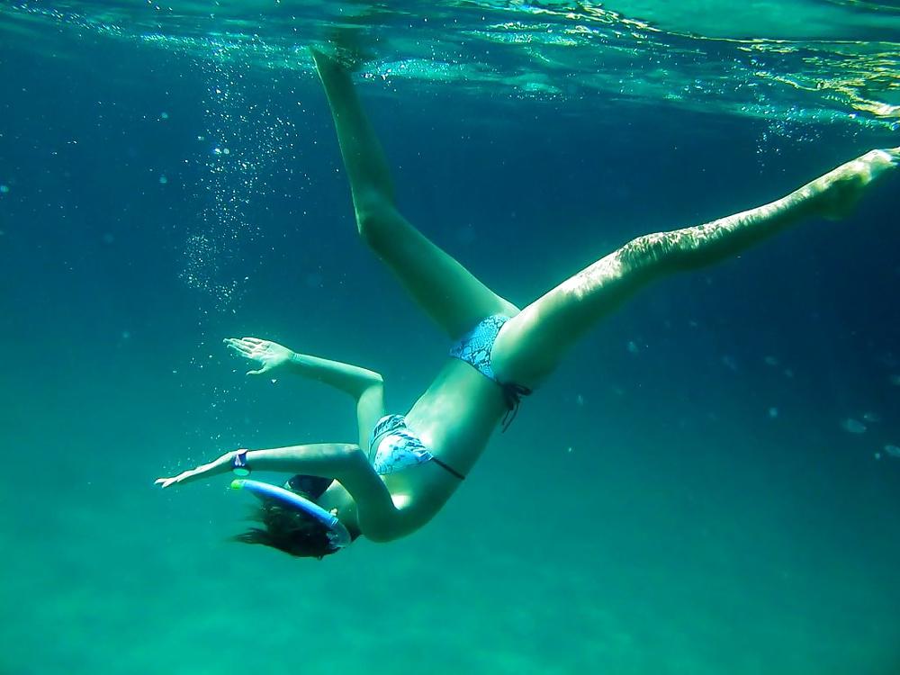 8P The little mermaid under the water 4