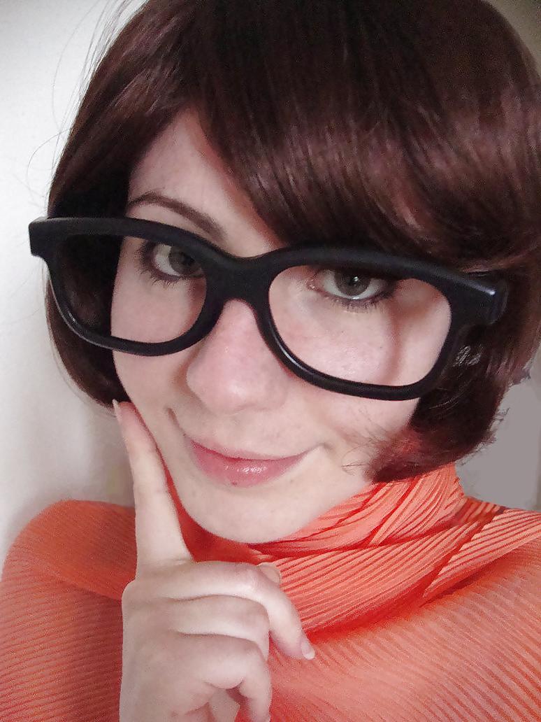 15P Velma Cosplay (Scooby Doo)