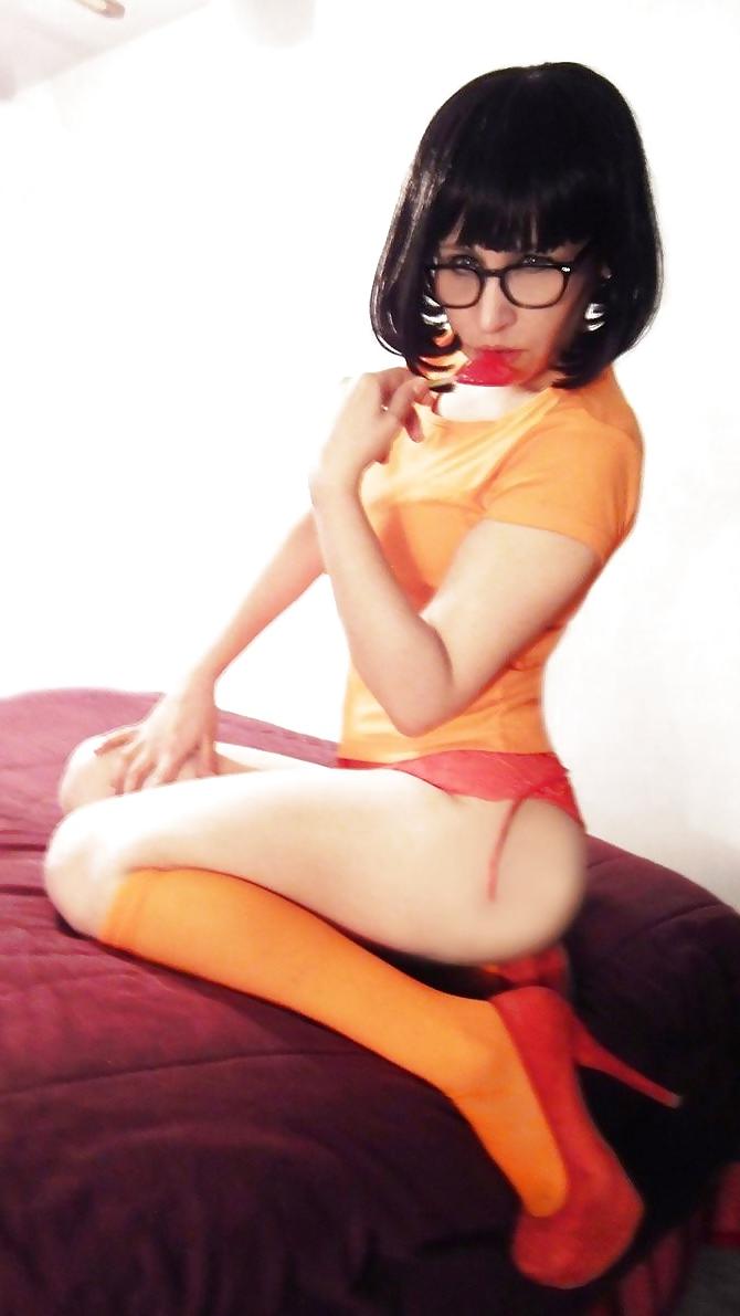 15P Velma Cosplay (Scooby Doo)
