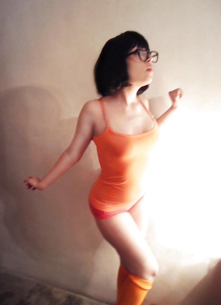 15P Velma Cosplay (Scooby Doo)