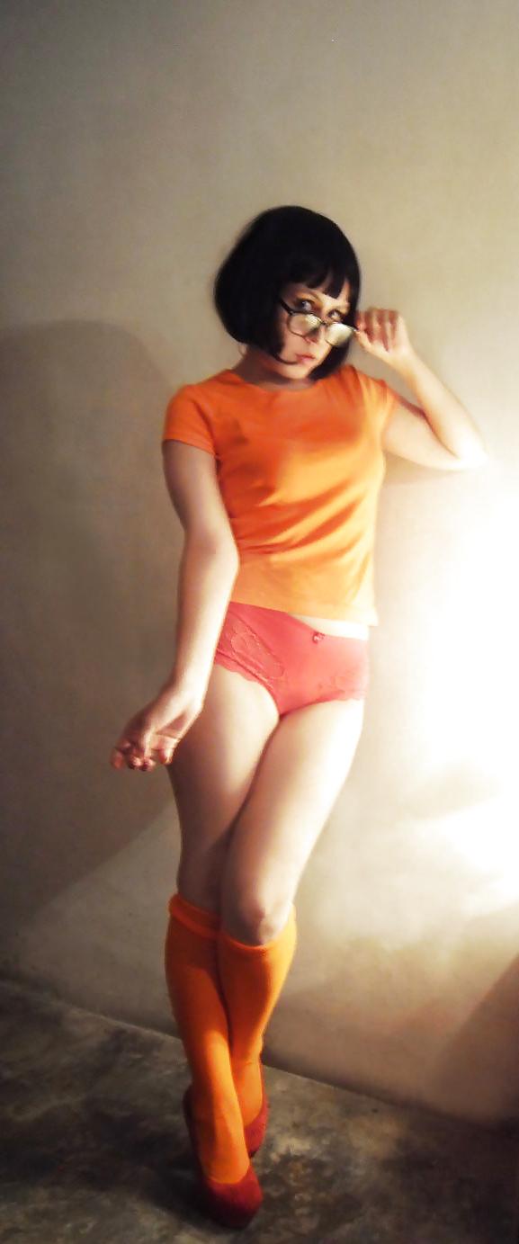15P Velma Cosplay (Scooby Doo)