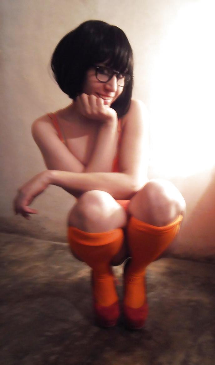 15P Velma Cosplay (Scooby Doo)
