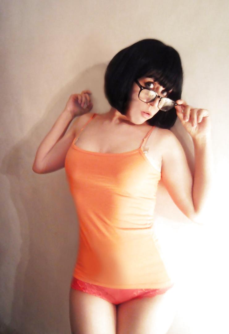 15P Velma Cosplay (Scooby Doo)