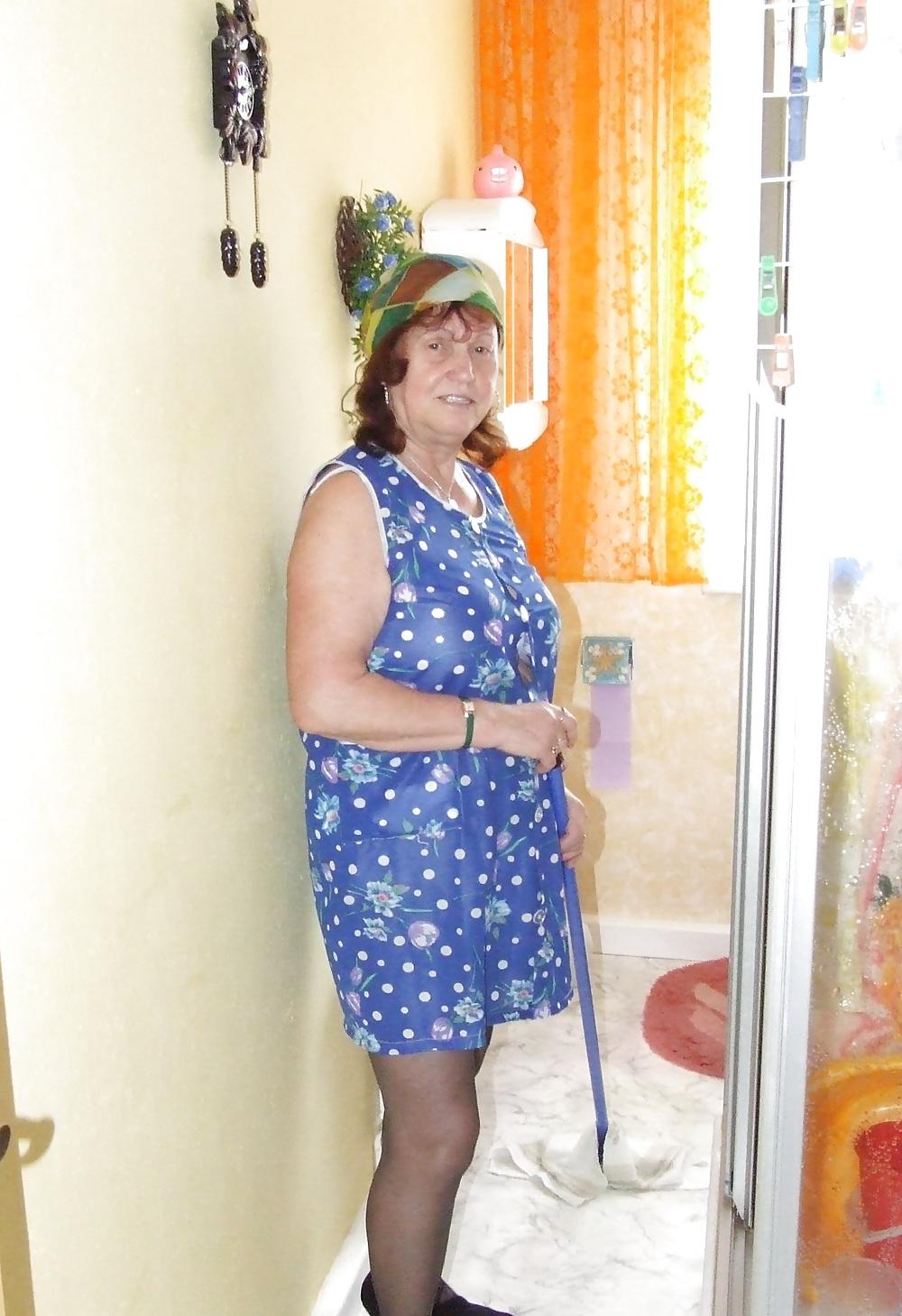 16P This mature cleaning lady gets dirty