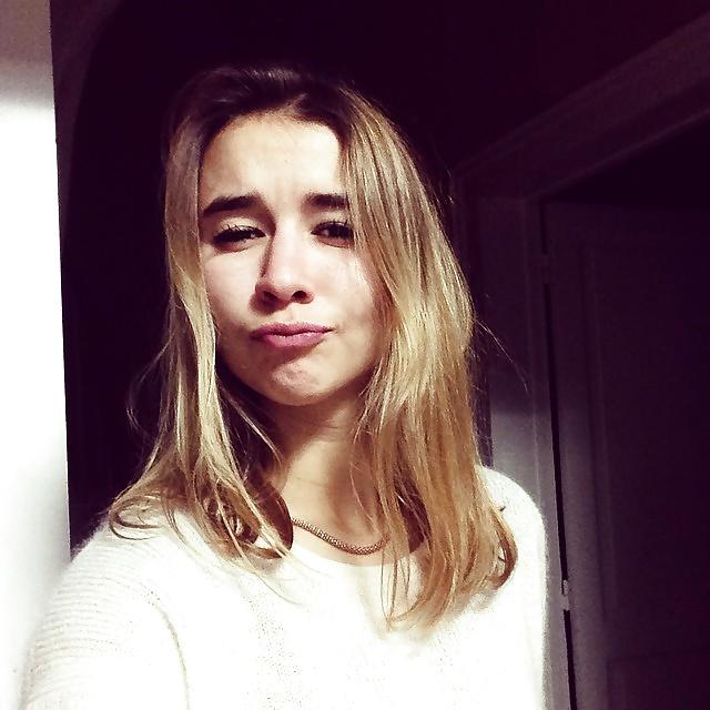 25P Manon 3 et Pauline deux chiennes a souiller