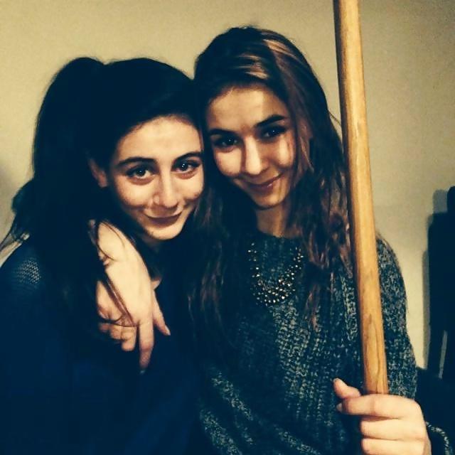 25P Manon 3 et Pauline deux chiennes a souiller