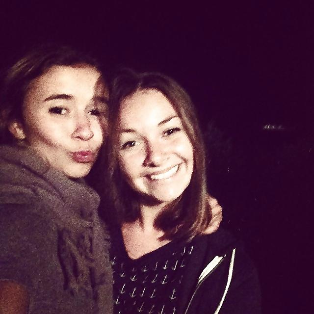 25P Manon 3 et Pauline deux chiennes a souiller