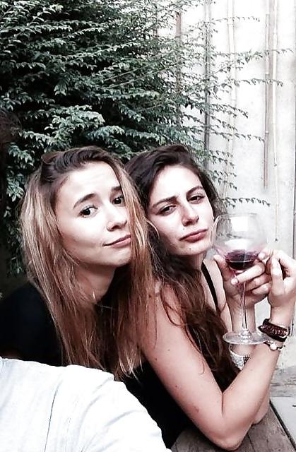 25P Manon 3 et Pauline deux chiennes a souiller