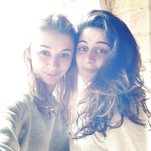 25P Manon 3 et Pauline deux chiennes a souiller