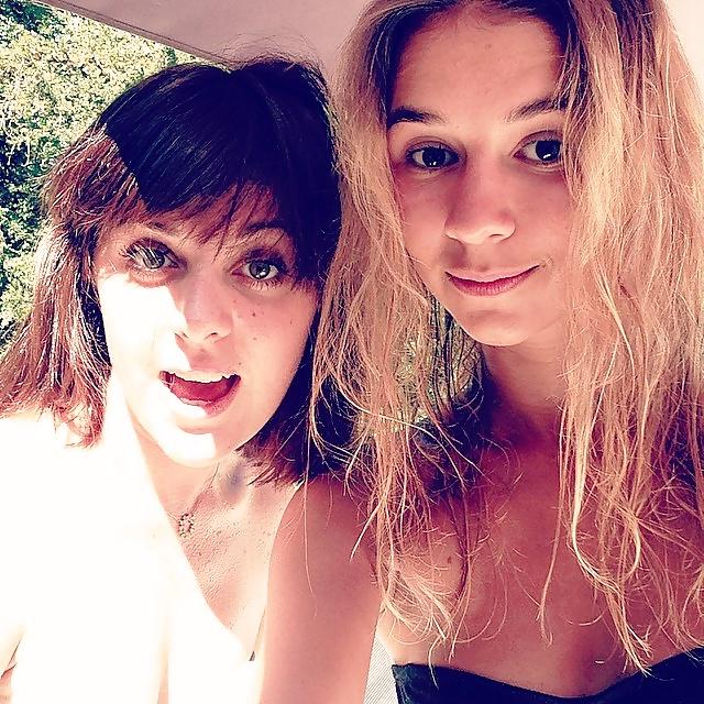 25P Manon 3 et Pauline deux chiennes a souiller