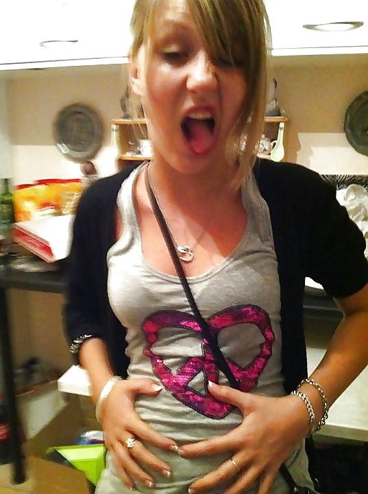 25P Justine 19 ans Blondasse a salir