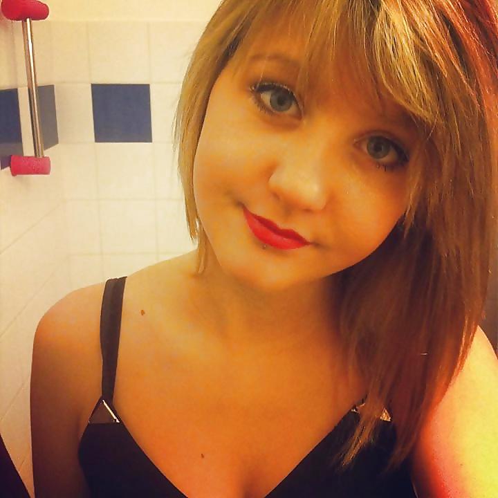 25P Justine 19 ans Blondasse a salir