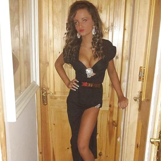 25P Cute Gypsy Girl With A Great Body
