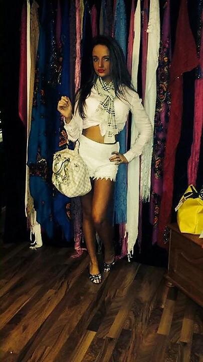 25P Cute Gypsy Girl With A Great Body