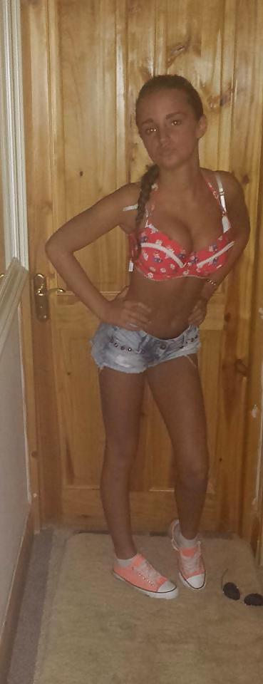 25P Cute Gypsy Girl With A Great Body